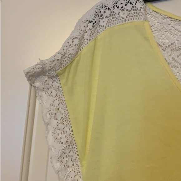 Nick & Mo Lace Top - Picture 3 of 6